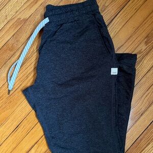 VUORI XS CROP JOGGER DARK GRAY